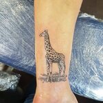 giraffe tattoos Giraffe tattoos, Animal tattoos, Tattoo desi