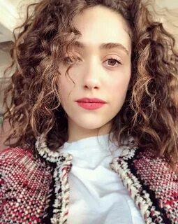 Emmy Rossum Proves 90s Curls Are Back Hair Emmy Rossum Curly