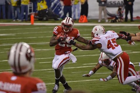 File:Melvin Gordon evading Alonzo Whaley.jpg - Wikimedia Com