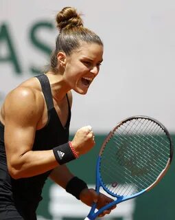 Maria Sakkari Stuns Swiatek To Reach Roland Garros Semis - U