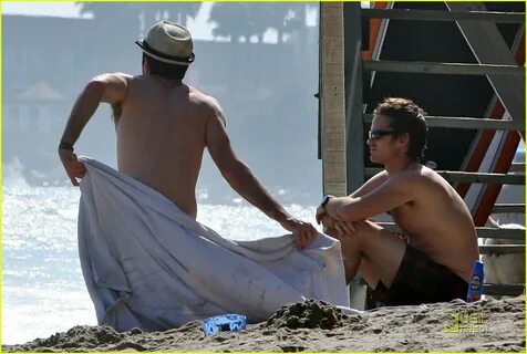 Zachary Quinto Goes Beach Shirtless: Photo 2017881 Shirtless