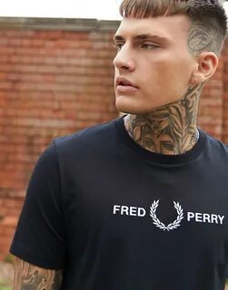 Черная футболка с вышитым логотипом на груди Fred Perry - Че