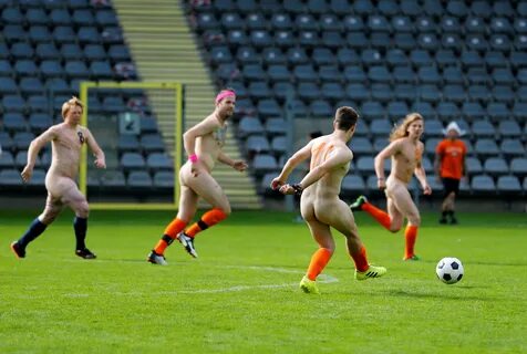 Slideshow famous soccer players naked.