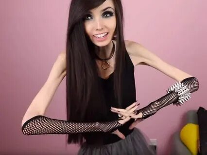 Eugenia Cooney's Shoe Size and Body Measurements - Celebrity