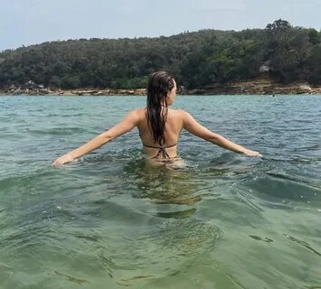 Debnam carey bikini Fear the Walking Dead actress Alycia Deb