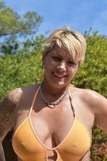 AZ Hotwife Chelle Showing - Big Tits Porn Pic