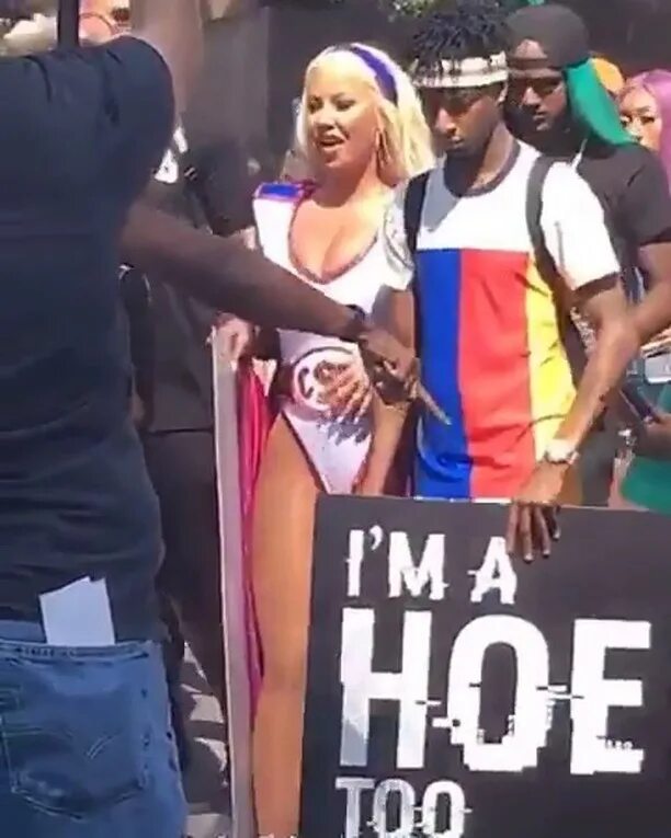 VladTV в Instagram: "#21savage supports #amberrose at her #slutwalk wi...