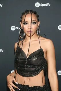 Tinashe-918 ⋆ CELEBRITY BIKINI BOOTY