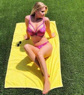 Busty Celebrity Apprentice Contestant Carrie Keagan - Barnor