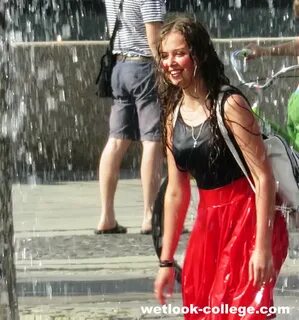 WETLOOK AND CANDID COLLEGE GIRLS: Fountain girls and candid 