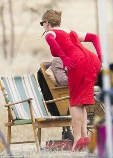 Кейт Уинслет и Лиам Хемсворт на съемках фильма "Портниха"