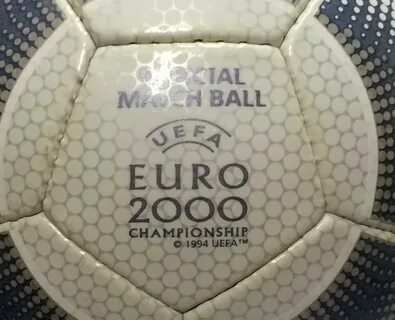 Чемпионат Европы 2000 по футболу - мяч евро 2000