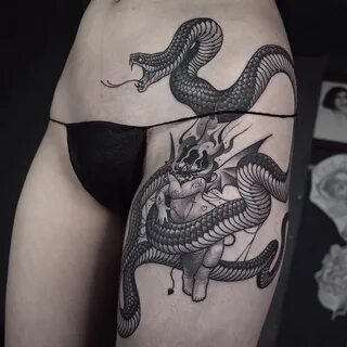 nice snake tattoo on thigh Татуировки с пламенем, Татуировки