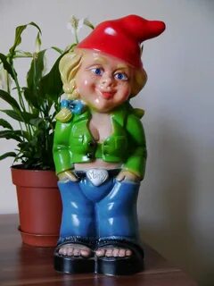 File:Female garden gnome.jpg - Wikimedia Commons