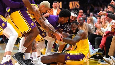 Lakers complete sweep of Spurs behind LeBron's 3-point clini