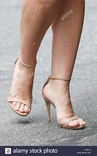 Browsing celebs wikiFeet