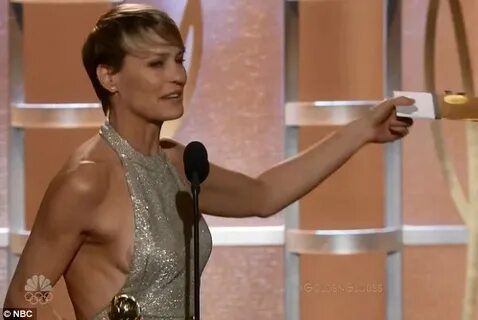 Robin Wright accepts Golden Globe award after sideshow on re