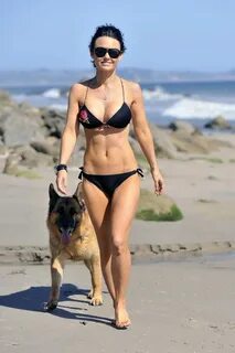 Kelly Carlson showing off her fit bikini body on the Malibu 