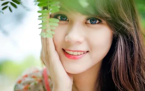 Blue eyed girl face smile-Beauty Photo HD Wallpaper Preview 