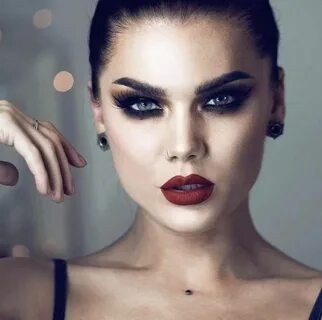 Smokey Eyes with Red Lips thats Sensous & Seductive - Hike n