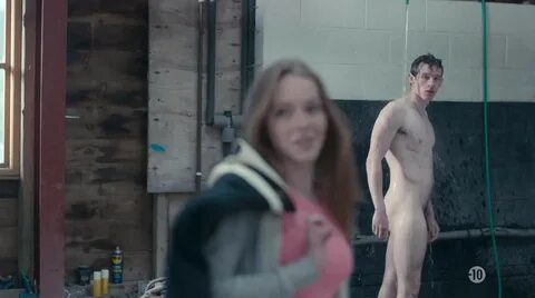 Callum Turner nudo in "Glue" (Ep. 1x03, 2014) - Nudi al cine