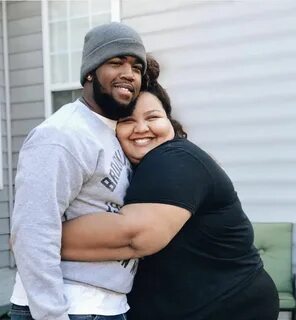 Plus Size Couple Couple photoshoot poses, Plus size, Cute couples
