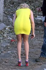 Elizabeth Banks - Looking Hot in yellow dress-02 GotCeleb
