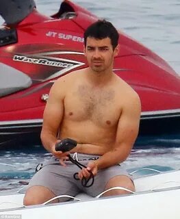 Joe Jonas sips beer on yacht with DNCE bandmates in Cannes D