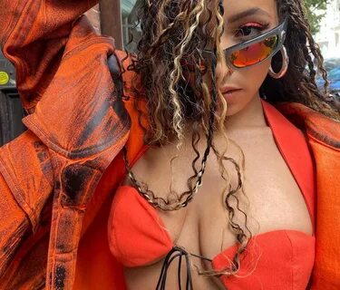 Tinashe Nip Slip