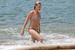 Margot Robbie bares bikini body on Hawaii beach