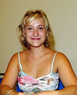 30 Hot And Sexy Pictures Of Allison Mack Will Make Fall In L
