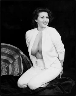 Elaine Reynolds, 1950s - 9GAG