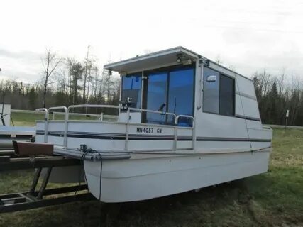 26' Lil HOBO Pontoon Houseboat with two 25 HP Motors & Trail
