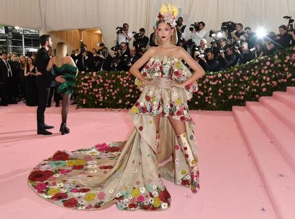 Жозефин Скривер (Josephine Skriver) на вечере Met Gala в Нью