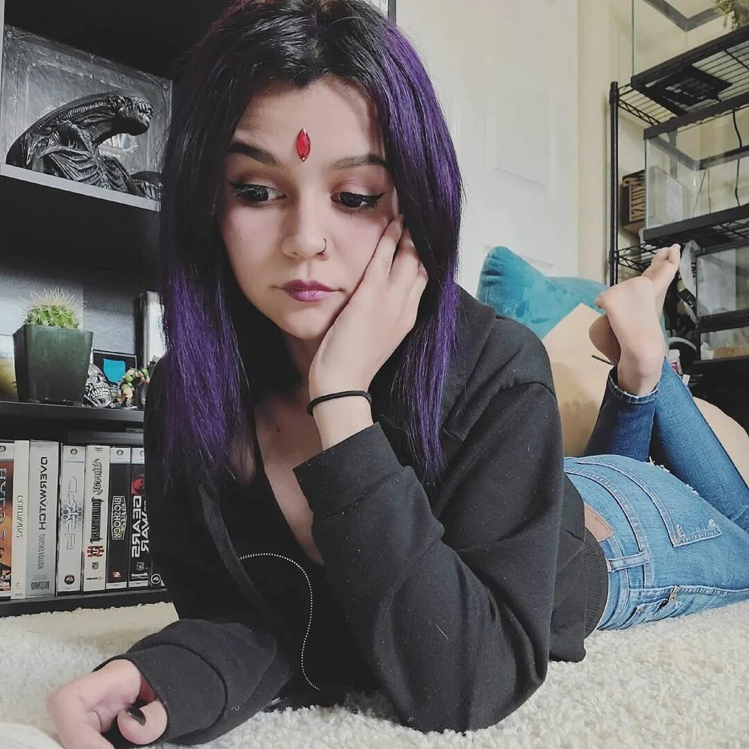 Savvy Lopez в Instagram: "Cosplay side by side of Casual Raven 💜 @jyu...