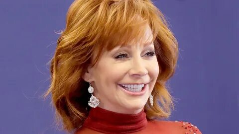 Reba McEntire wore her 1993 red dress dress at the 2018 ACMs