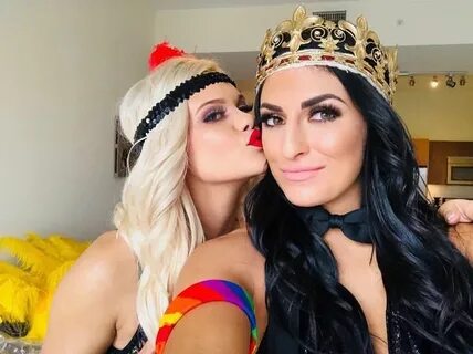 I’m so proud of my queen!!😭 😍 🖤 🌈 Sonya, Wwe couples, Wwe di