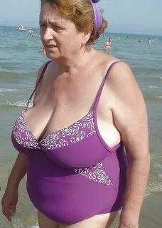 saggy tits in swimsuit pics. 