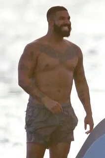 Drake Goes Overboard While Boating In Barbados ETCanada.com