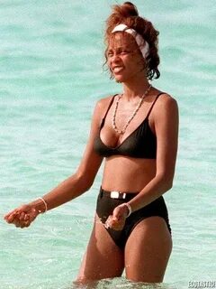 Whitney Houston Height Weight Body Measurements - Hollywood 