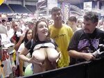 concert tits - Photo #0