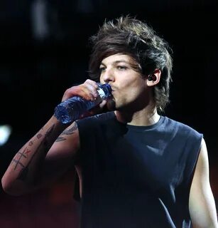 2/12/19 Tasty Tuesday: Louis Tomlinson Staying Hydrated Duri