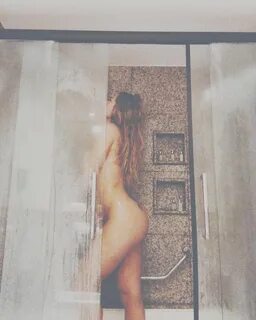 Jimena Barón sorprendió con un nuevo desnudo en la ducha Exi