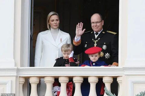 Князь Монако Альбер платит своей жене Шарлен 12 млн евро в г