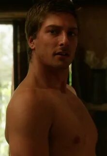 Provocative Wave for Men: Daniel Lissing caught naked
