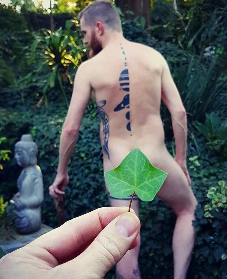 UrbanPermaculture.us sur Instagram : " It's World Naked Gardening ...