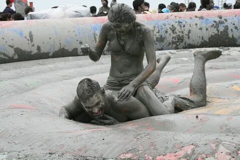 Mud wrestling - Wikipedia
