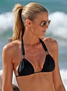 Paige-Butcher-in-Black-Bikini-in-Maui-15 ⋆ CELEBRITY BIKINI 