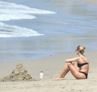 Rosie Huntington-Whiteley & Jason Statham Enjoy a Day on the Beach (70 ...