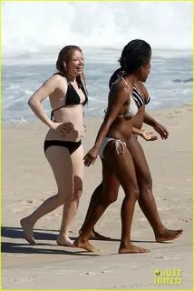 Uzo Aduba & Natasha Lyonne Flaunt Bikini Bodies Before 'OITN